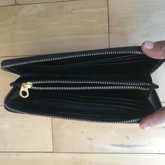 I love it, but it's too big for my small purses - Picture 5 of 7